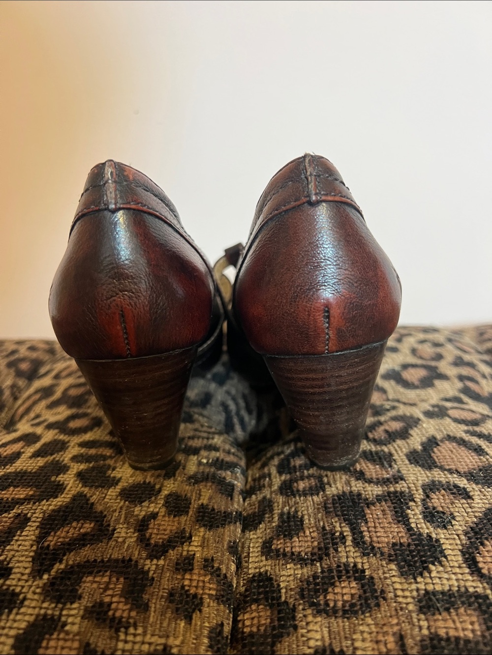 FRYE AND CO. Two-Tone oxblood brown Lois T-Strap Leather wedge heels size 8. - Picture 3 of 9